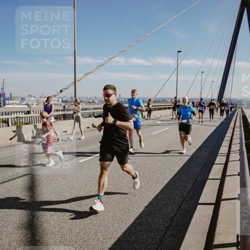 03.10.2025 - Köhlbrandbrückenlauf Michael Burmester http://msf.ph/oto/9046312 03.10.2025 12:28:48 Position 1  meine-sportfotos.de