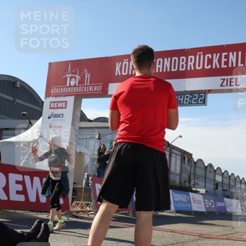 03.10.2025 - Köhlbrandbrückenlauf Luisa Fischer http://msf.ph/oto/9046326 03.10.2025 13:48:21 Ziel 4824, 5735, 6164, 6165 meine-sportfotos.de