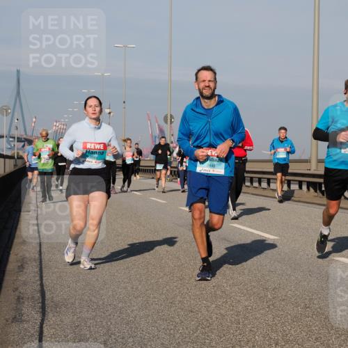 03.10.2025 - Köhlbrandbrückenlauf Fabian Wolf http://msf.ph/oto/9046328 03.10.2025 09:58:26 Position 3 3668, 2448, 8229 meine-sportfotos.de