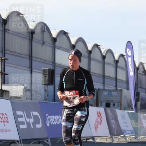 03.10.2025 - Köhlbrandbrückenlauf Luisa Fischer http://msf.ph/oto/9046332 03.10.2025 13:48:45 Ziel 8871, 5581 meine-sportfotos.de