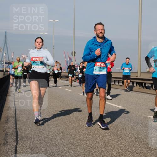 03.10.2025 - Köhlbrandbrückenlauf Fabian Wolf http://msf.ph/oto/9046334 03.10.2025 09:58:26 Position 3 3668, 3229, 2448, 2812 meine-sportfotos.de