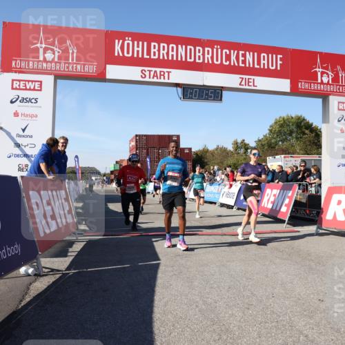 03.10.2025 - Köhlbrandbrückenlauf Lena Gebhardt http://msf.ph/oto/9046335 03.10.2025 13:01:58 Ziel 4025, 4118, 4162, 4206, 4258, 4543, 4907, 5692, 5703, 5718, 5739, 6235, 6461 meine-sportfotos.de