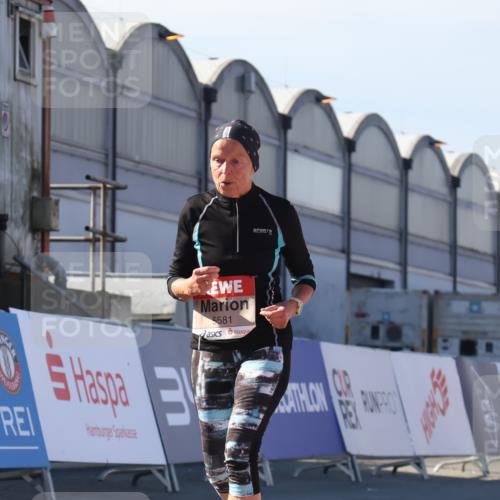 03.10.2025 - Köhlbrandbrückenlauf Luisa Fischer http://msf.ph/oto/9046339 03.10.2025 13:48:45 Ziel 8871, 5581 meine-sportfotos.de