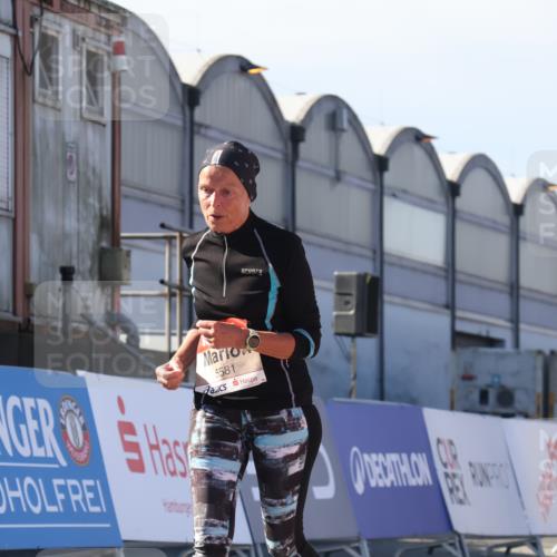 03.10.2025 - Köhlbrandbrückenlauf Luisa Fischer http://msf.ph/oto/9046343 03.10.2025 13:48:46 Ziel 7009, 8871, 5581 meine-sportfotos.de