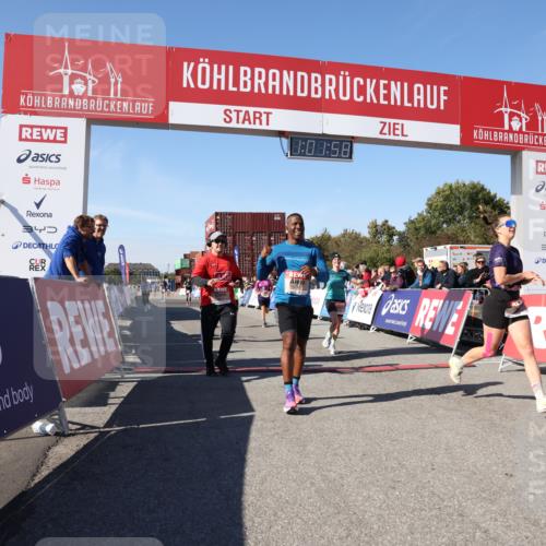03.10.2025 - Köhlbrandbrückenlauf Lena Gebhardt http://msf.ph/oto/9046346 03.10.2025 13:01:58 Ziel 4025, 4118, 4162, 4206, 4258, 4543, 4907, 5692, 5703, 5718, 5739, 6235, 6461 meine-sportfotos.de