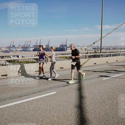 03.10.2025 - Köhlbrandbrückenlauf Michael Burmester http://msf.ph/oto/9046347 03.10.2025 12:28:52 Position 1  meine-sportfotos.de
