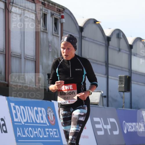 03.10.2025 - Köhlbrandbrückenlauf Luisa Fischer http://msf.ph/oto/9046349 03.10.2025 13:48:46 Ziel 7009, 8871, 5581 meine-sportfotos.de