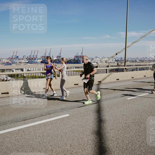 03.10.2025 - Köhlbrandbrückenlauf Michael Burmester http://msf.ph/oto/9046353 03.10.2025 12:28:52 Position 1  meine-sportfotos.de
