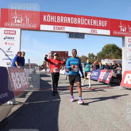 03.10.2025 - Köhlbrandbrückenlauf Lena Gebhardt http://msf.ph/oto/9046357 03.10.2025 13:01:59 Ziel 4025, 4118, 4162, 4206, 4258, 4543, 4907, 5692, 5703, 5718, 5739, 6235, 6461 meine-sportfotos.de
