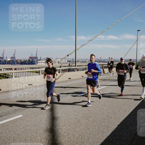 03.10.2025 - Köhlbrandbrückenlauf Michael Burmester http://msf.ph/oto/9046358 03.10.2025 12:28:53 Position 1  meine-sportfotos.de