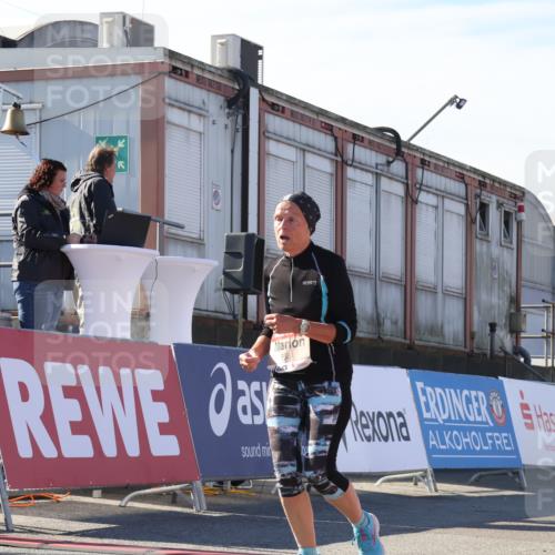 03.10.2025 - Köhlbrandbrückenlauf Luisa Fischer http://msf.ph/oto/9046364 03.10.2025 13:48:47 Ziel 7009, 8871, 5581 meine-sportfotos.de