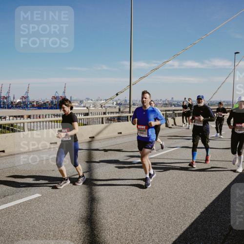 03.10.2025 - Köhlbrandbrückenlauf Michael Burmester http://msf.ph/oto/9046368 03.10.2025 12:28:53 Position 1  meine-sportfotos.de