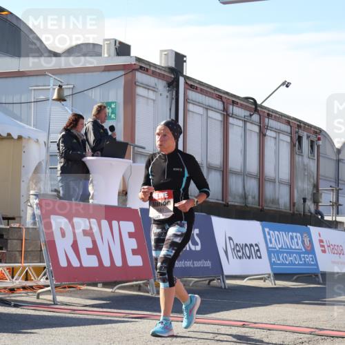 03.10.2025 - Köhlbrandbrückenlauf Luisa Fischer http://msf.ph/oto/9046370 03.10.2025 13:48:48 Ziel 7009, 8871, 4157, 5216, 5581 meine-sportfotos.de