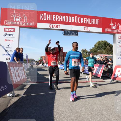 03.10.2025 - Köhlbrandbrückenlauf Lena Gebhardt http://msf.ph/oto/9046372 03.10.2025 13:01:59 Ziel 4025, 4118, 4162, 4206, 4258, 4543, 4907, 5692, 5703, 5718, 5739, 6235, 6461 meine-sportfotos.de