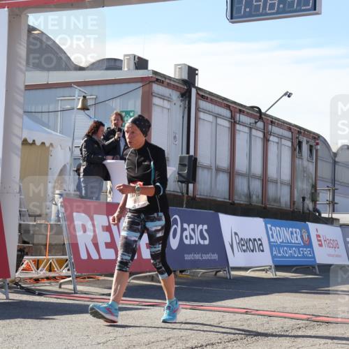 03.10.2025 - Köhlbrandbrückenlauf Luisa Fischer http://msf.ph/oto/9046374 03.10.2025 13:48:48 Ziel 7009, 8871, 4157, 5216, 5581 meine-sportfotos.de