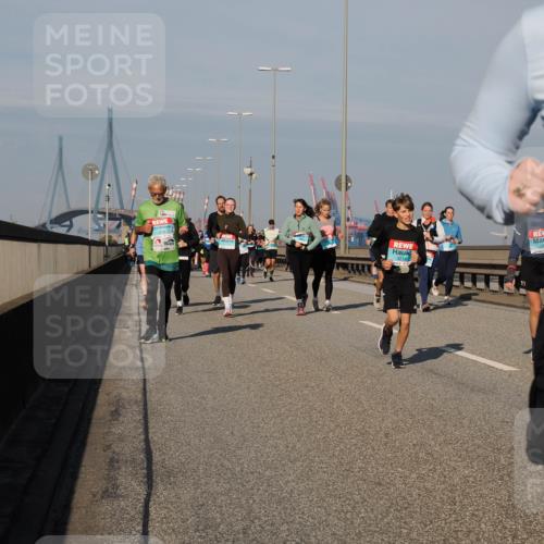 03.10.2025 - Köhlbrandbrückenlauf Fabian Wolf http://msf.ph/oto/9046376 03.10.2025 09:58:29 Position 3 1276, 3219, 3220, 3 meine-sportfotos.de