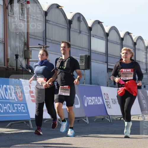 03.10.2025 - Köhlbrandbrückenlauf Luisa Fischer http://msf.ph/oto/9046385 03.10.2025 13:48:50 Ziel 7009, 8871, 4157, 5216, 5497, 5581 meine-sportfotos.de