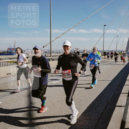 03.10.2025 - Köhlbrandbrückenlauf Michael Burmester http://msf.ph/oto/9046393 03.10.2025 12:28:55 Position 1 4864, 4873 meine-sportfotos.de