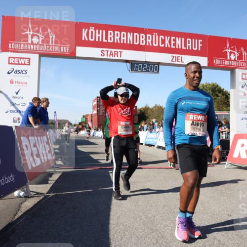 03.10.2025 - Köhlbrandbrückenlauf Lena Gebhardt http://msf.ph/oto/9046394 03.10.2025 13:02:00 Ziel 4025, 4118, 4162, 4206, 4258, 4543, 4907, 5692, 5703, 5718, 6032, 6235, 6461 meine-sportfotos.de