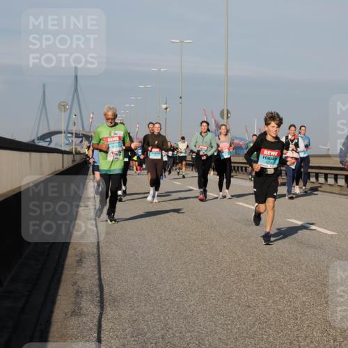 03.10.2025 - Köhlbrandbrückenlauf Fabian Wolf http://msf.ph/oto/9046395 03.10.2025 09:58:29 Position 3 1276, 3219, 3220 meine-sportfotos.de