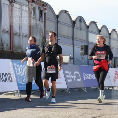 03.10.2025 - Köhlbrandbrückenlauf Luisa Fischer http://msf.ph/oto/9046397 03.10.2025 13:48:51 Ziel 7009, 8871, 4157, 5216, 5497, 5581 meine-sportfotos.de