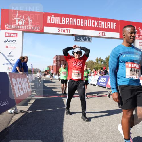 03.10.2025 - Köhlbrandbrückenlauf Lena Gebhardt http://msf.ph/oto/9046404 03.10.2025 13:02:01 Ziel 4025, 4118, 4162, 4206, 4258, 4543, 4907, 5692, 5703, 5718, 6032, 6235, 6461 meine-sportfotos.de