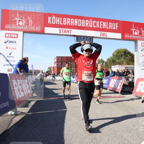 03.10.2025 - Köhlbrandbrückenlauf Lena Gebhardt http://msf.ph/oto/9046406 03.10.2025 13:02:01 Ziel 4025, 4118, 4162, 4206, 4258, 4543, 4907, 5692, 5703, 5718, 6032, 6235, 6461 meine-sportfotos.de