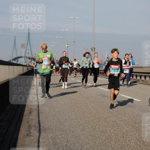 03.10.2025 - Köhlbrandbrückenlauf Fabian Wolf http://msf.ph/oto/9046409 03.10.2025 09:58:30 Position 3 1276, 3219 meine-sportfotos.de
