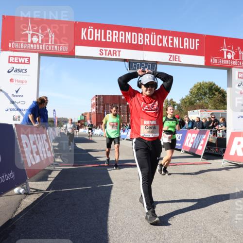 03.10.2025 - Köhlbrandbrückenlauf Lena Gebhardt http://msf.ph/oto/9046412 03.10.2025 13:02:01 Ziel 4025, 4118, 4162, 4206, 4258, 4543, 4907, 5692, 5703, 5718, 6032, 6235, 6461 meine-sportfotos.de