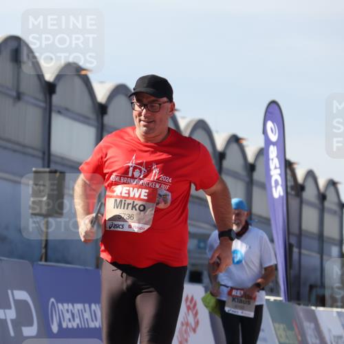03.10.2025 - Köhlbrandbrückenlauf Luisa Fischer http://msf.ph/oto/9046413 03.10.2025 13:49:18 Ziel 5736 meine-sportfotos.de