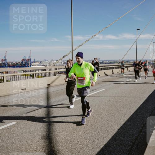 03.10.2025 - Köhlbrandbrückenlauf Michael Burmester http://msf.ph/oto/9046419 03.10.2025 12:28:56 Position 1  meine-sportfotos.de