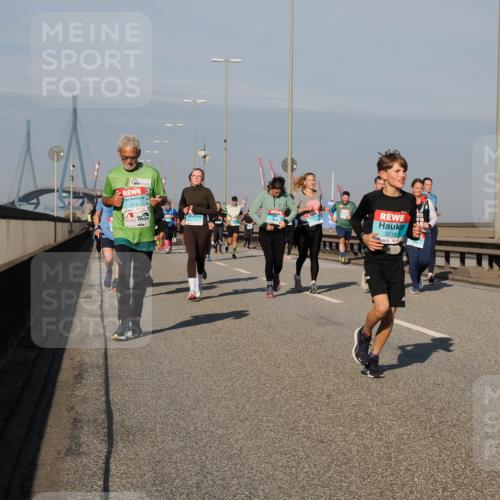03.10.2025 - Köhlbrandbrückenlauf Fabian Wolf http://msf.ph/oto/9046420 03.10.2025 09:58:30 Position 3 1276, 3219, 3220 meine-sportfotos.de