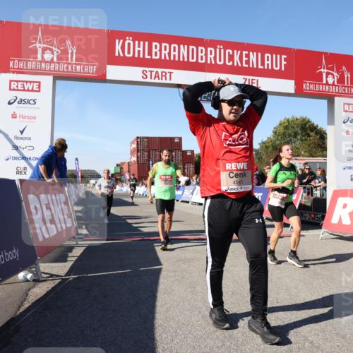 03.10.2025 - Köhlbrandbrückenlauf Lena Gebhardt http://msf.ph/oto/9046421 03.10.2025 13:02:01 Ziel 4025, 4118, 4162, 4206, 4258, 4543, 4907, 5692, 5703, 5718, 6032, 6235, 6461 meine-sportfotos.de