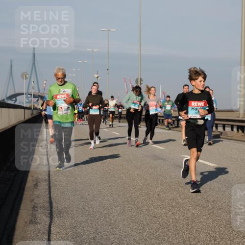 03.10.2025 - Köhlbrandbrückenlauf Fabian Wolf http://msf.ph/oto/9046425 03.10.2025 09:58:30 Position 3 127, 321, 17 meine-sportfotos.de
