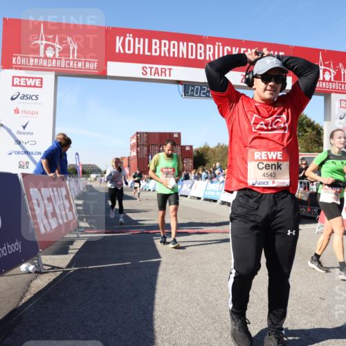 03.10.2025 - Köhlbrandbrückenlauf Lena Gebhardt http://msf.ph/oto/9046428 03.10.2025 13:02:02 Ziel 4025, 4118, 4162, 4206, 4258, 4543, 4907, 5692, 5703, 5718, 6032, 6235, 6461 meine-sportfotos.de