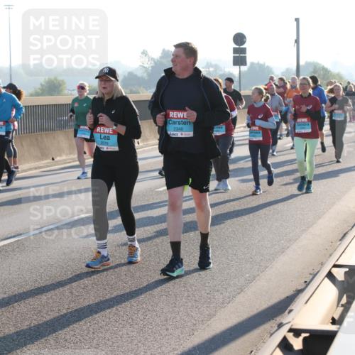 03.10.2025 - Köhlbrandbrückenlauf Lena Gebhardt http://msf.ph/oto/9046429 03.10.2025 09:28:16 Position 1 2348, 2378 meine-sportfotos.de