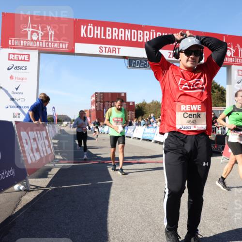 03.10.2025 - Köhlbrandbrückenlauf Lena Gebhardt http://msf.ph/oto/9046434 03.10.2025 13:02:02 Ziel 4025, 4118, 4162, 4206, 4258, 4543, 4907, 5692, 5703, 5718, 6032, 6235, 6461 meine-sportfotos.de