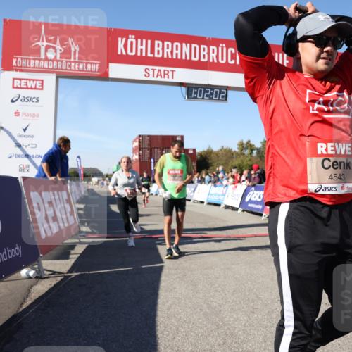 03.10.2025 - Köhlbrandbrückenlauf Lena Gebhardt http://msf.ph/oto/9046440 03.10.2025 13:02:02 Ziel 4025, 4118, 4162, 4206, 4258, 4543, 4907, 5692, 5703, 5718, 6032, 6235, 6461 meine-sportfotos.de