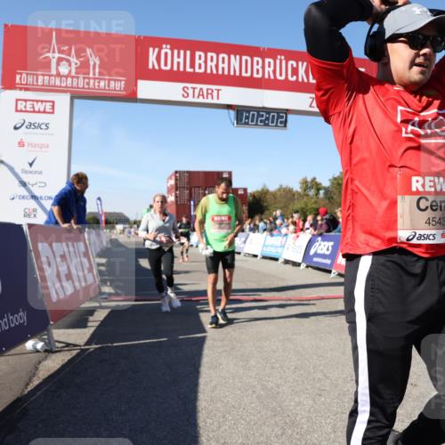 03.10.2025 - Köhlbrandbrückenlauf Lena Gebhardt http://msf.ph/oto/9046445 03.10.2025 13:02:02 Ziel 4025, 4118, 4162, 4206, 4258, 4543, 4907, 5692, 5703, 5718, 6032, 6235, 6461 meine-sportfotos.de