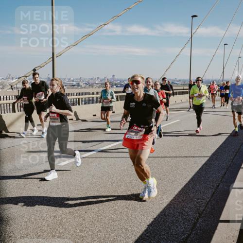 03.10.2025 - Köhlbrandbrückenlauf Michael Burmester http://msf.ph/oto/9046449 03.10.2025 12:28:59 Position 1  meine-sportfotos.de