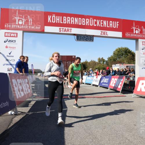 03.10.2025 - Köhlbrandbrückenlauf Lena Gebhardt http://msf.ph/oto/9046456 03.10.2025 13:02:03 Ziel 4025, 4118, 4162, 4206, 4258, 4543, 4907, 5692, 5703, 5718, 6032, 6235, 6461 meine-sportfotos.de