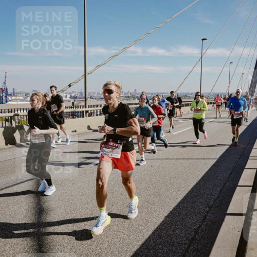 03.10.2025 - Köhlbrandbrückenlauf Michael Burmester http://msf.ph/oto/9046458 03.10.2025 12:29:00 Position 1  meine-sportfotos.de