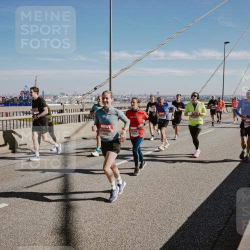 03.10.2025 - Köhlbrandbrückenlauf Michael Burmester http://msf.ph/oto/9046469 03.10.2025 12:29:00 Position 1  meine-sportfotos.de