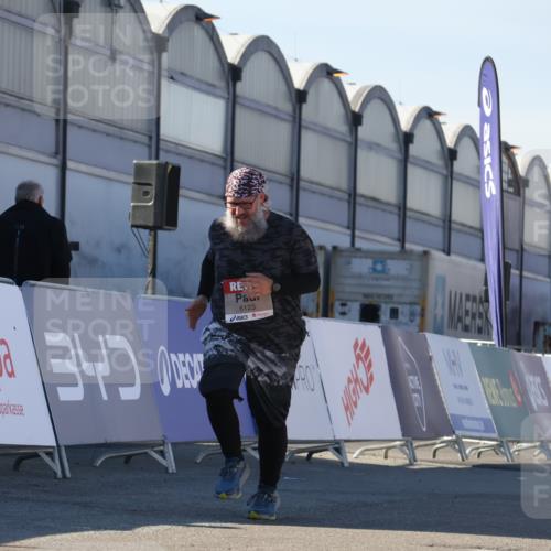 03.10.2025 - Köhlbrandbrückenlauf Luisa Fischer http://msf.ph/oto/9046472 03.10.2025 13:49:37 Ziel 7021, 9617, 6123 meine-sportfotos.de