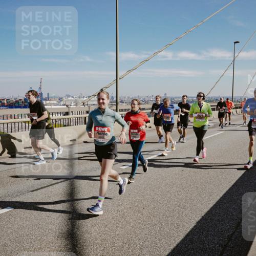 03.10.2025 - Köhlbrandbrückenlauf Michael Burmester http://msf.ph/oto/9046475 03.10.2025 12:29:01 Position 1  meine-sportfotos.de
