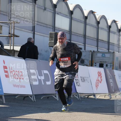 03.10.2025 - Köhlbrandbrückenlauf Luisa Fischer http://msf.ph/oto/9046476 03.10.2025 13:49:37 Ziel 7021, 9617, 6123 meine-sportfotos.de
