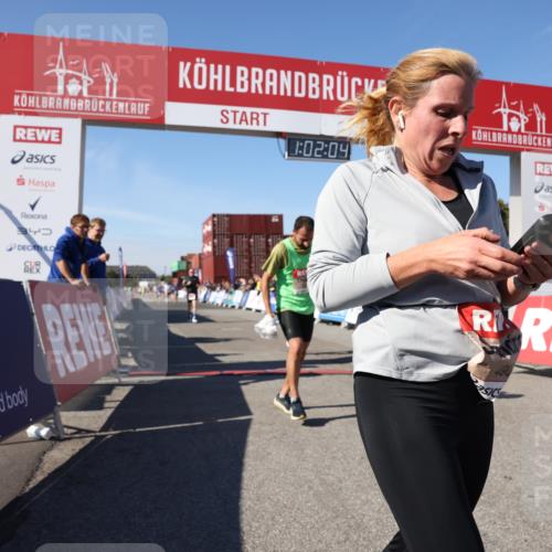 03.10.2025 - Köhlbrandbrückenlauf Lena Gebhardt http://msf.ph/oto/9046483 03.10.2025 13:02:04 Ziel 4025, 4118, 4162, 4206, 4258, 4543, 4907, 5703, 5718, 6032, 6235, 6461 meine-sportfotos.de