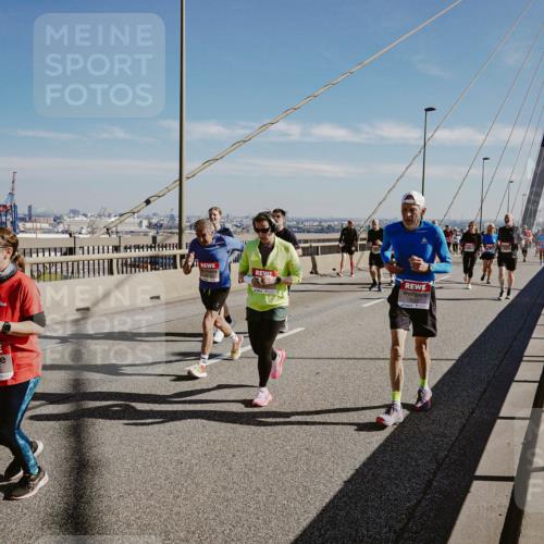 03.10.2025 - Köhlbrandbrückenlauf Michael Burmester http://msf.ph/oto/9046487 03.10.2025 12:29:01 Position 1 969 meine-sportfotos.de