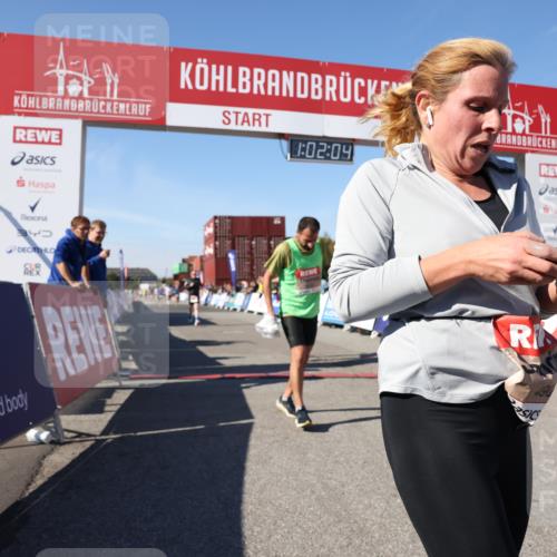 03.10.2025 - Köhlbrandbrückenlauf Lena Gebhardt http://msf.ph/oto/9046489 03.10.2025 13:02:04 Ziel 4025, 4118, 4162, 4206, 4258, 4543, 4907, 5703, 5718, 6032, 6235, 6461 meine-sportfotos.de