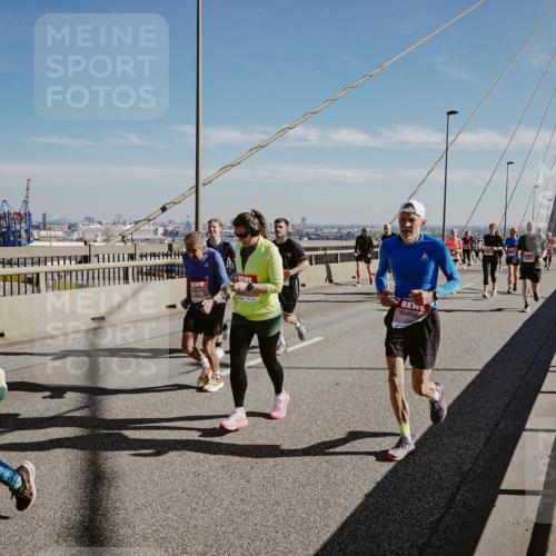 03.10.2025 - Köhlbrandbrückenlauf Michael Burmester http://msf.ph/oto/9046496 03.10.2025 12:29:02 Position 1  meine-sportfotos.de